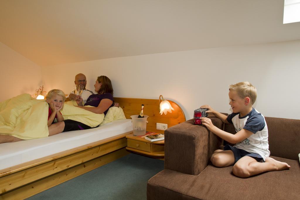Kinder- Und Familienhotel Nockalm Innerkrems Exterior photo